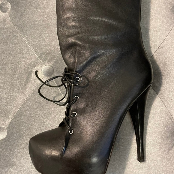 Alejandro Ingelmo Bootie❤ - Picture 5 of 5